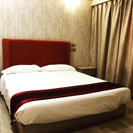 Igiban Hotel Милан Экстерьер фото
