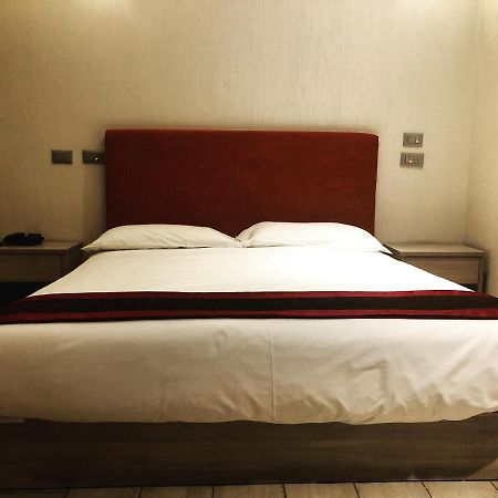 Igiban Hotel Милан Экстерьер фото